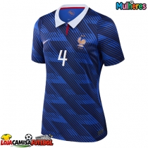 Camisa de Futebol França Dayot Upamecano #4 Equipamento Principal Mulheres Mundo 2026 Manga Curta
